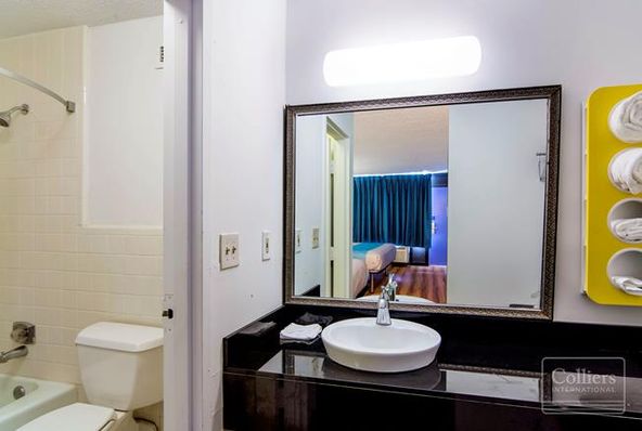 Motel 6/Studio 6 Offered Unencumberedby Debt and Management: 1513 Lafayette Pkwy, Lagrange, GA 30241
